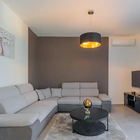 بيت للعطل Cozy Home In Vrsi With Sauna *