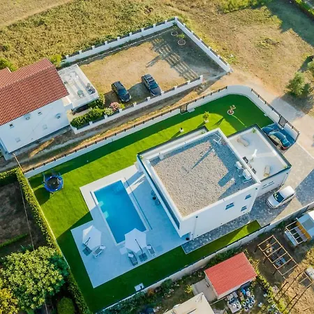 Cozy Home In Vrsi With Sauna فرسي