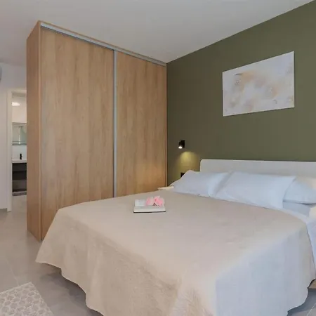 Cozy Home In Vrsi With Sauna بيت للعطل *