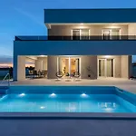 Cozy Home In Vrsi With Wi-Fi Vrsi
