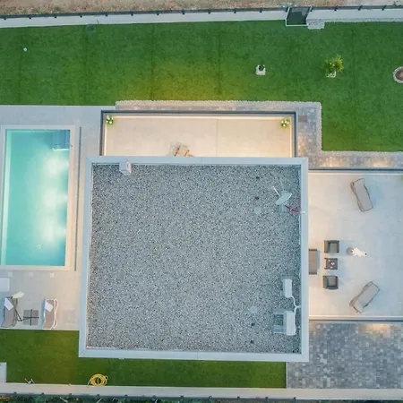 Cozy Home In Vrsi With Wi-Fi Vikendica *