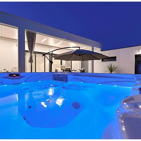 Amazing In With Sauna Hébergement de vacances Nin