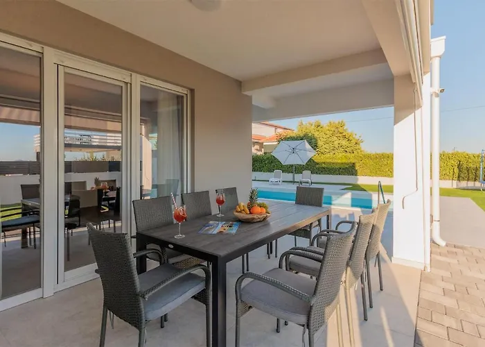 Vikendica Cozy Home In Vrsi With Wi-Fi