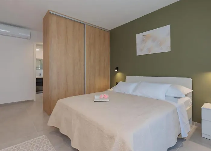 Cozy Home In Vrsi With Wi-Fi Vikendica *