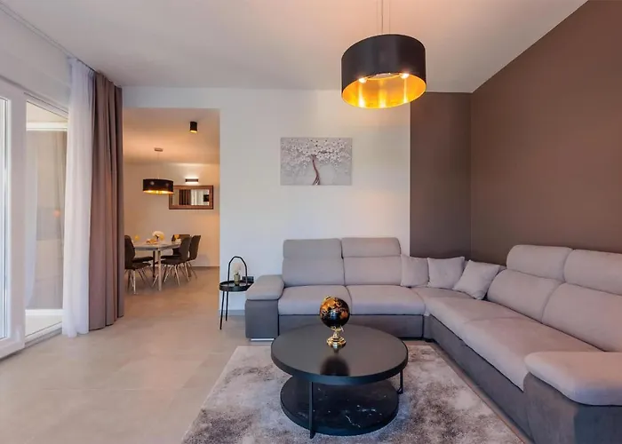 Cozy Home In Vrsi With Wi-Fi Vikendica *